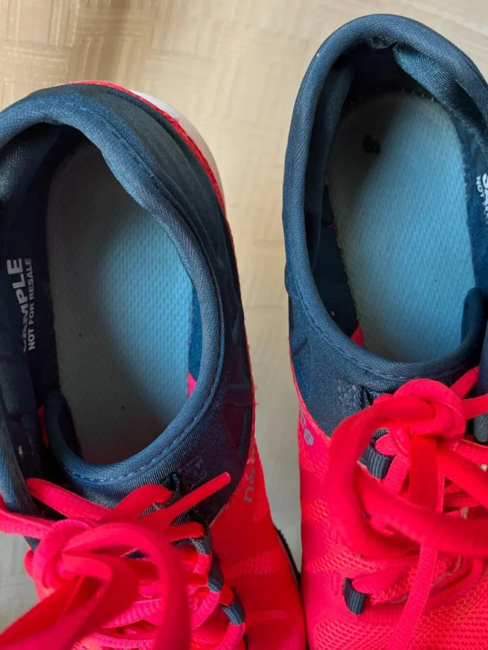 Rare Sample Shoes New Balance Minimus Women's Size 7 Vibrant Pink / Navy